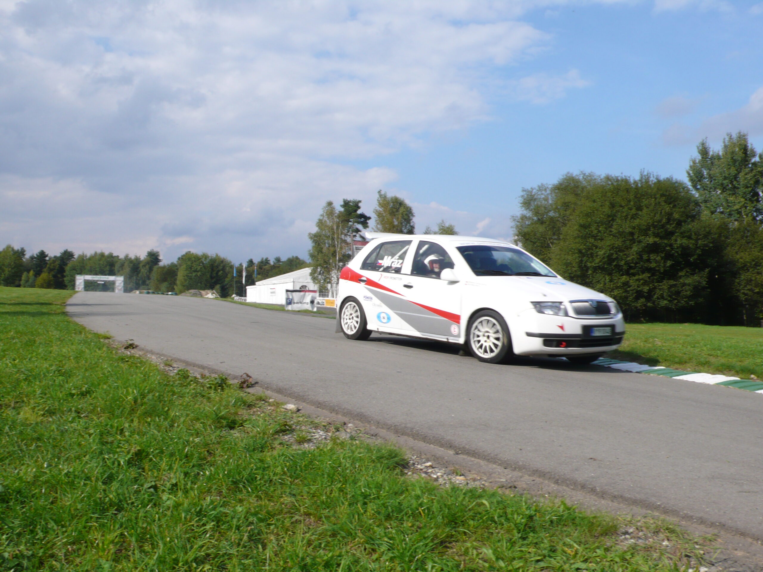 bila-zavodni-fabia