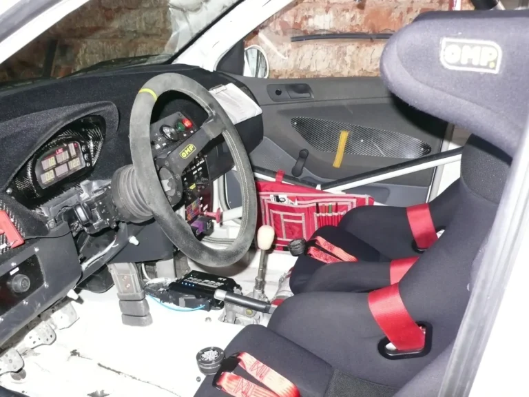Škoda Fabia A5 – závodní vůz Petra Mráze (6)