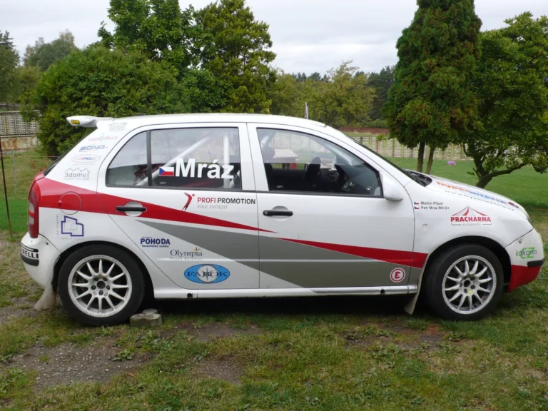 Závodní vůz Škoda Fabia A5 Petra Mráze